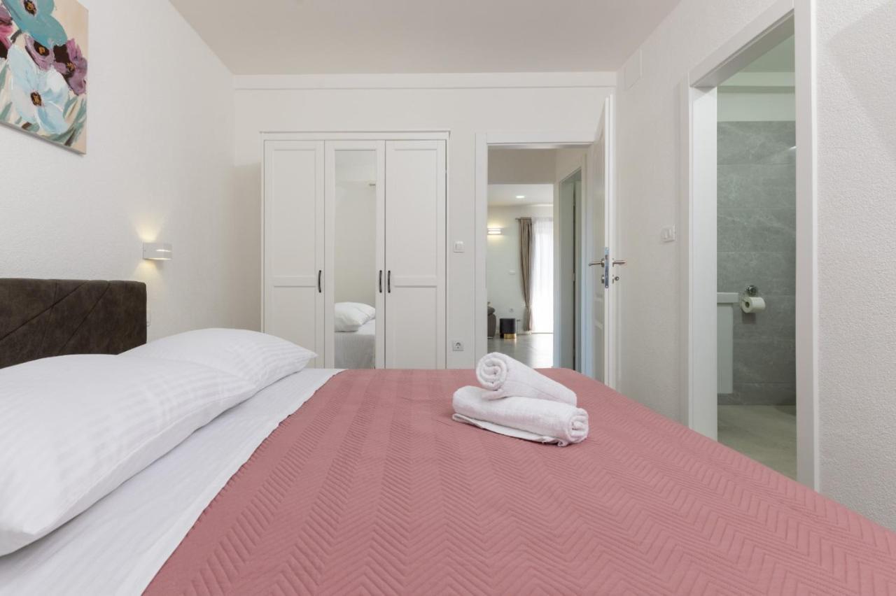 Apartment Vuletin Kaštela Eksteriør bilde