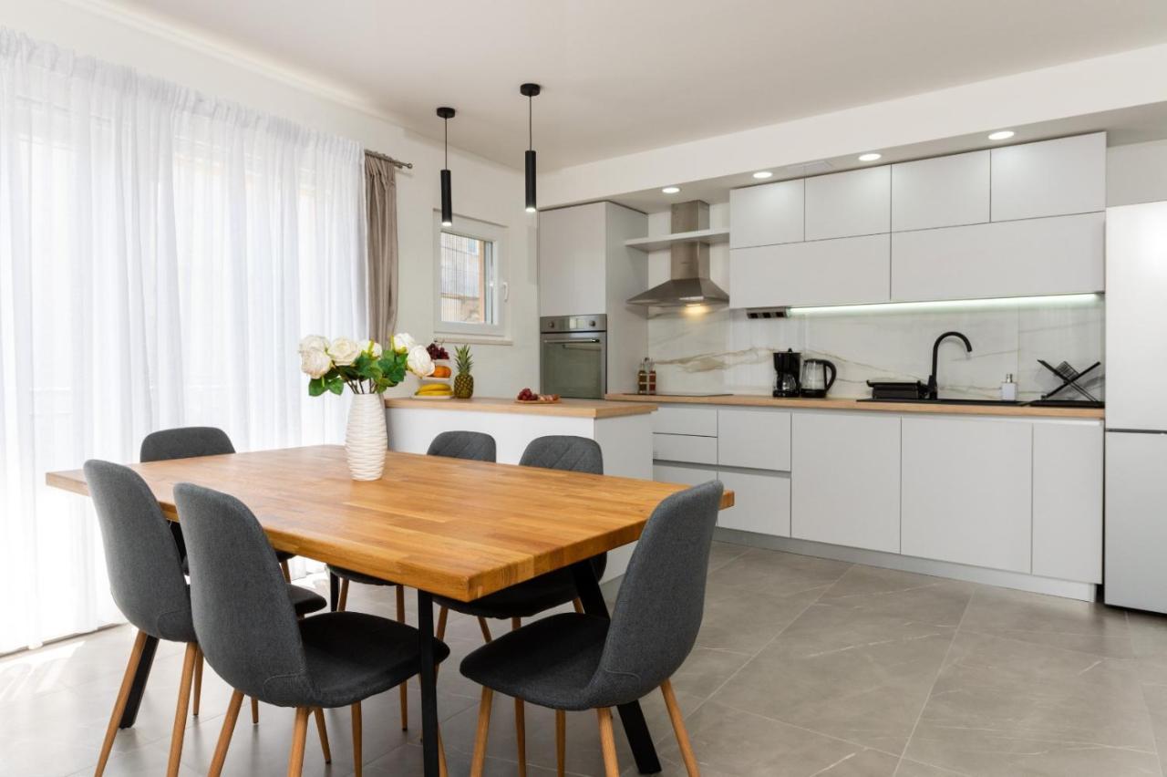 Apartment Vuletin Kaštela Eksteriør bilde
