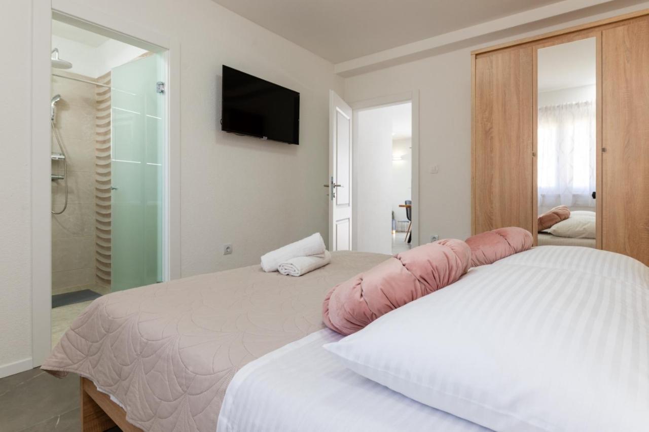 Apartment Vuletin Kaštela Eksteriør bilde