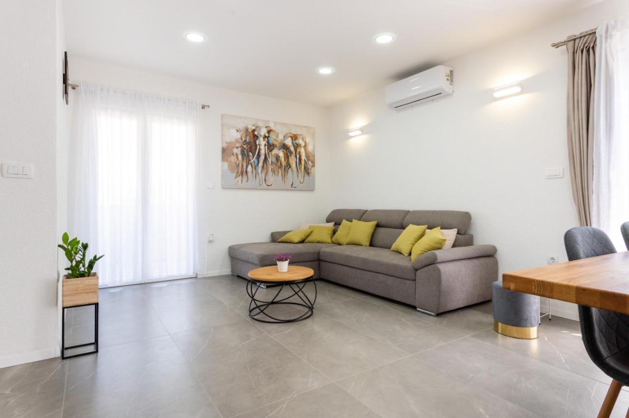 Apartment Vuletin Kaštela Eksteriør bilde