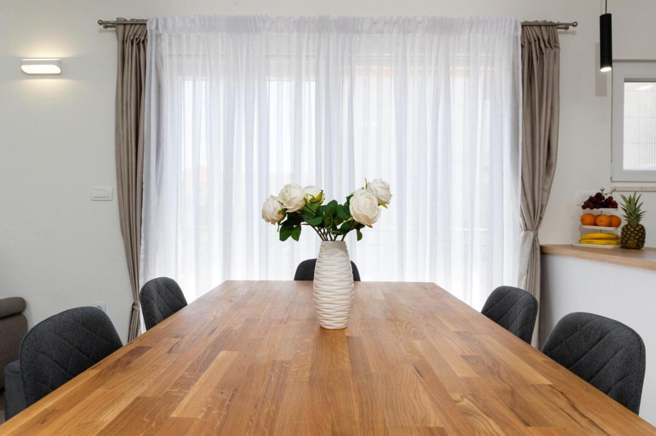 Apartment Vuletin Kaštela Eksteriør bilde