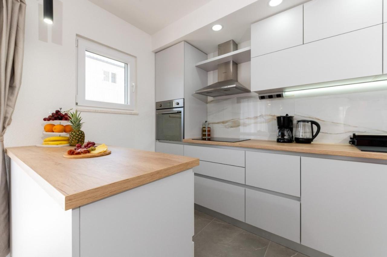 Apartment Vuletin Kaštela Eksteriør bilde